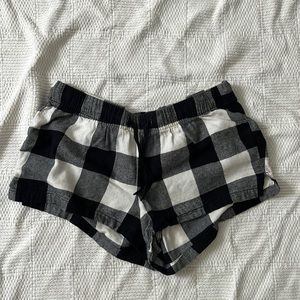 old navy plaid pajama/comfy shorts, size small